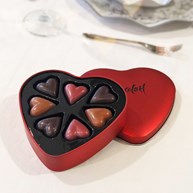 Hjärtformad chokladask - Praliner (7 st)
